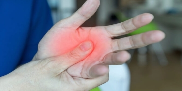 Karpal Tünel Sendromu: Belirtileri, Tanı Yöntemleri ve MR Nörografinin Rolü